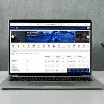 Admiralbet Homepage Layout design auf dem Macbook Pro