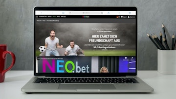 NEO bet Bonusangebote für Bestandskunden auf dem Laptop